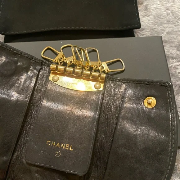RARE CHANEL 6 key holder - Picture 9 of 15